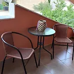 Aneli-attic In نافبليو