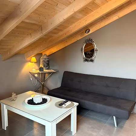 Aneli-attic In * Nafplio