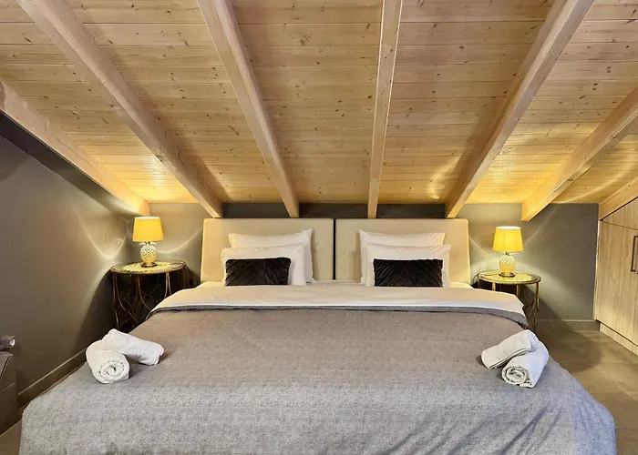 Aneli-attic In * Nauplia